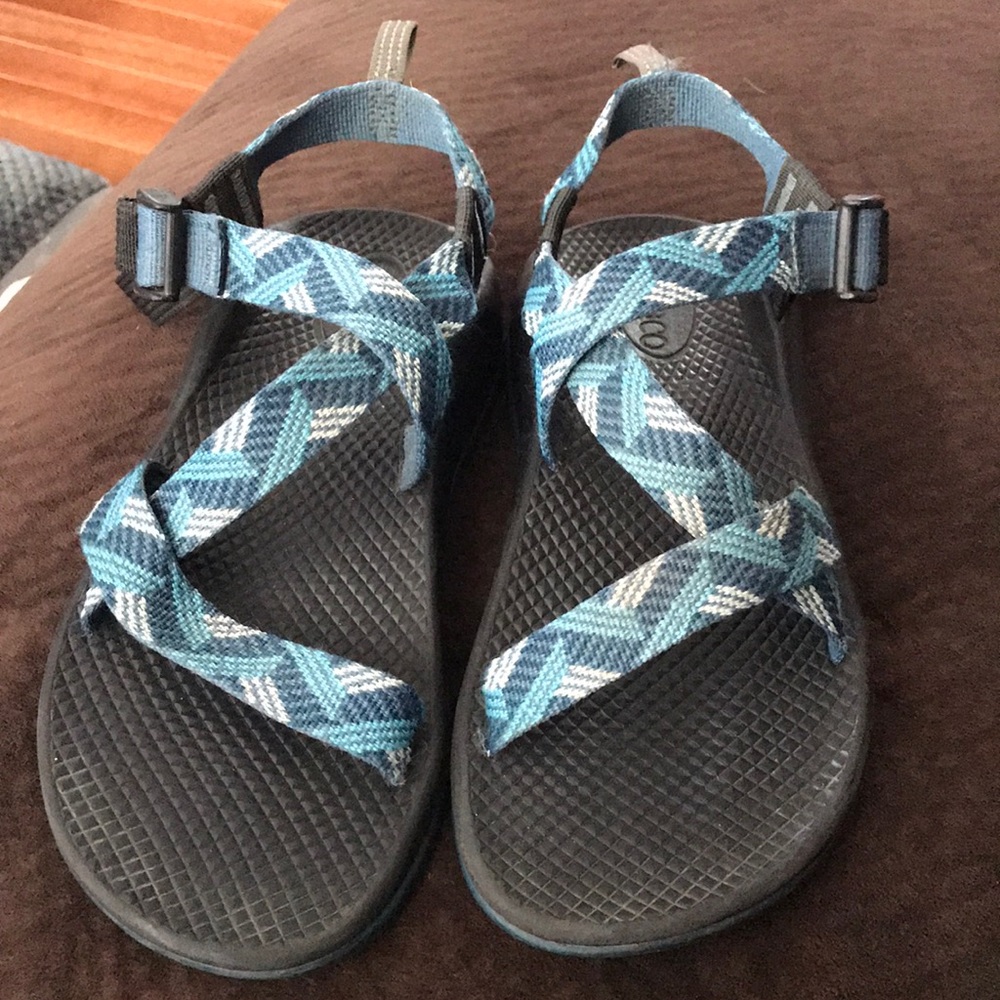 Youth girls chacos size 4
